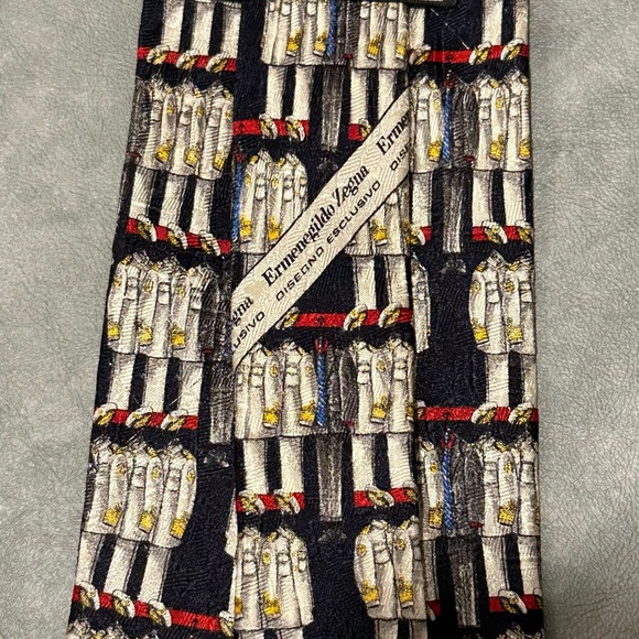 Neiman Marcus exclusive Ermenegildo Zegna 100% silk tie made in Italy. - Picture 2 of 6